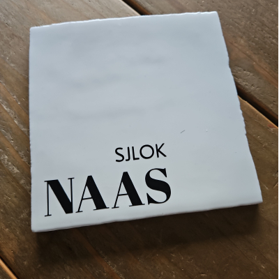 Sjloknaas zwart wit
